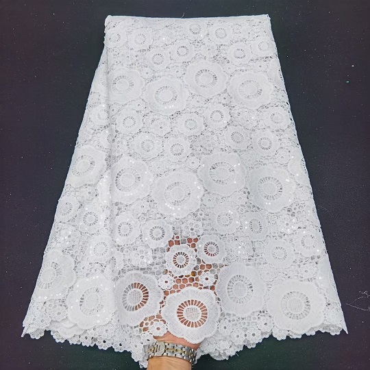 Bridal Lace lanserar ny kollektion av eleganta och tidlösa bröllopstillbehör