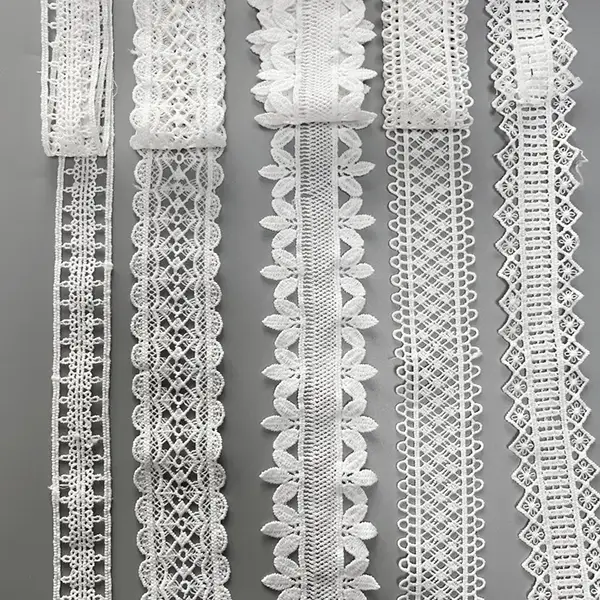 Fashionabla vitmjölksilke broderade spetskläder tillbehör